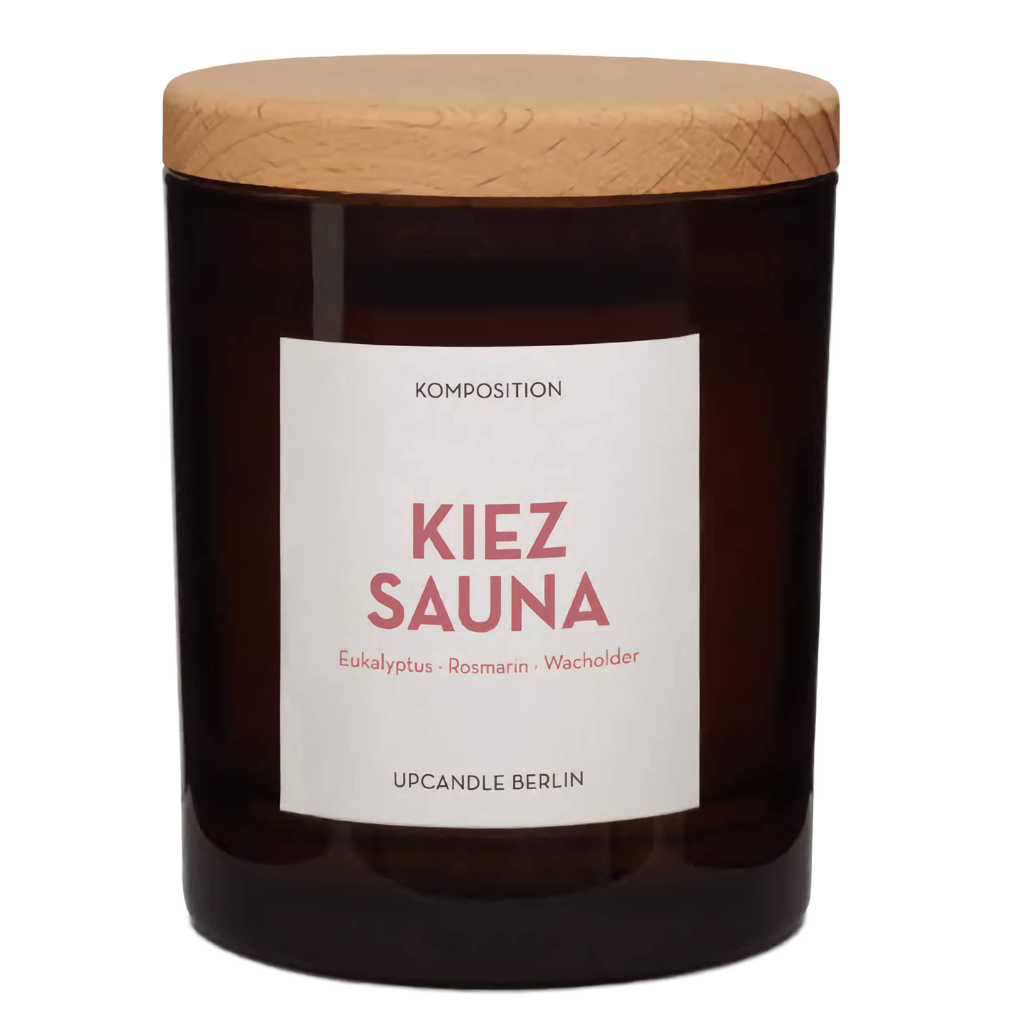 Braune Upcandle Duftkerze im Glas mit Holzdeckel, Duft Kiez Sauna – Eukalyptus, Rosmarin, Minze und Wacholder, Duftkategorie Energy