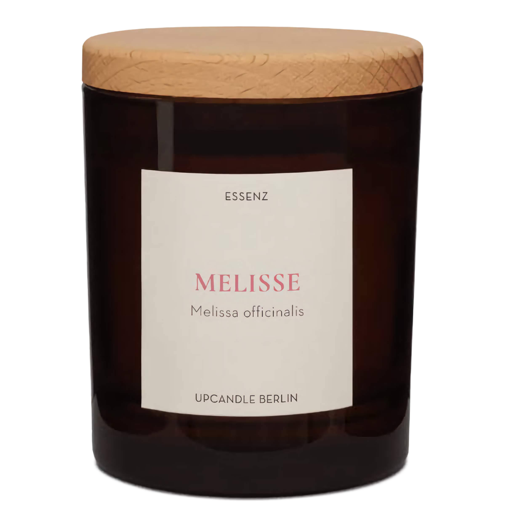 Produktfreisteller der UpCandle Aromakerze Melisse im braunen Glas – frischer, zitroniger Duft aus ätherischem Melissenöl, handgefertigt in Berlin.