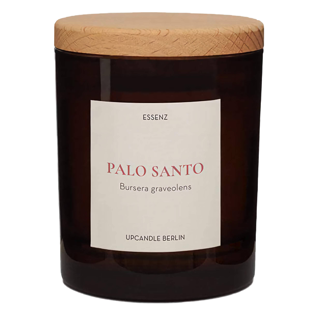 Freisteller der handgemachten UpCandle Aromakerze Palo Santo mit Holzdeckel, braunes Glas, reiner Palo Santo Duft, nachhaltig produziert in Berlin