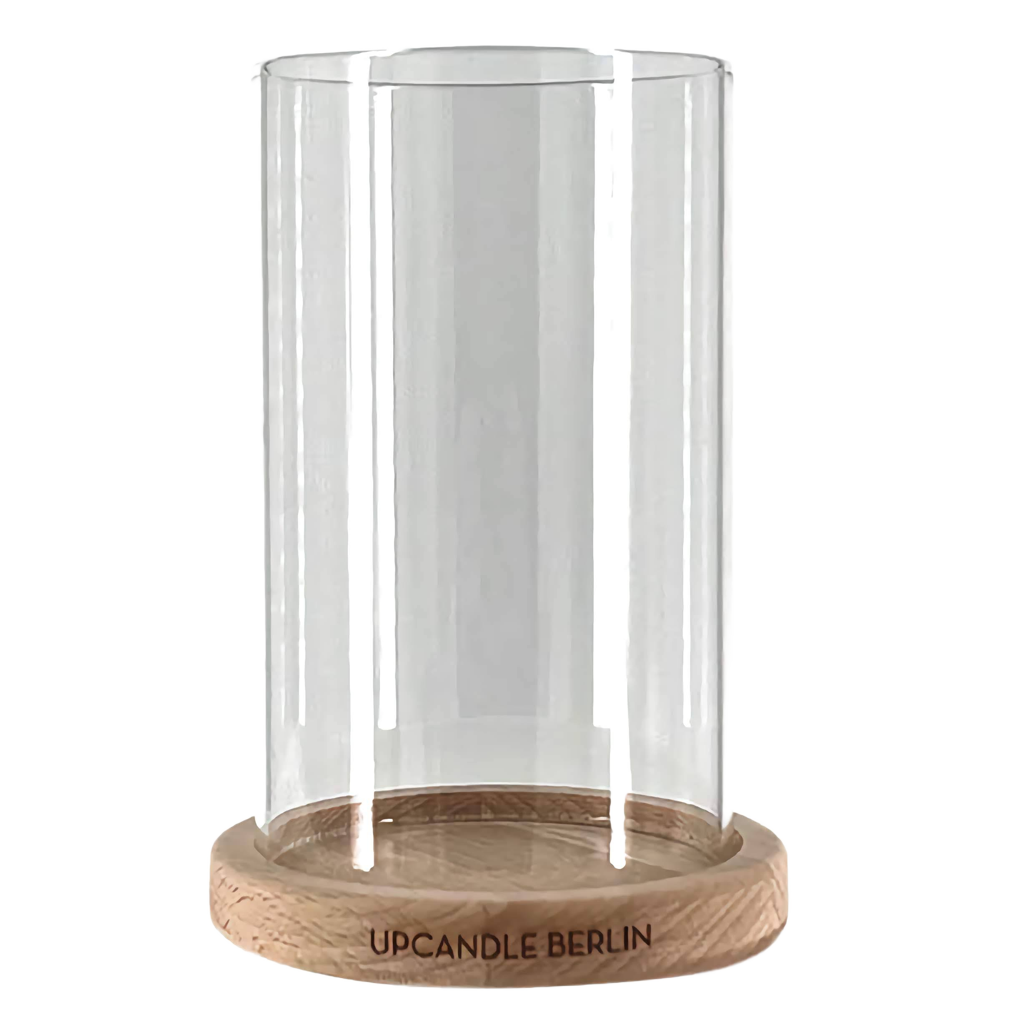Freisteller des UpCandle Windlichts mit Glaszylinder und Holzuntersetzer, passend für alle UpCandle Kerzen im Originalglas
