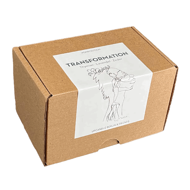 Freisteller der Verpackung der UpCandle Aromakerze Transformation im umweltfreundlichen Karton aus Berlin
