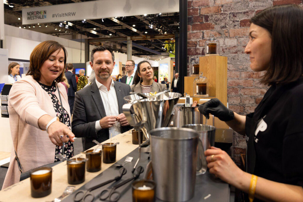 Dr. Severin Fischer am UpCandle-Stand von visitBerlin auf der ITB Berlin 2026.