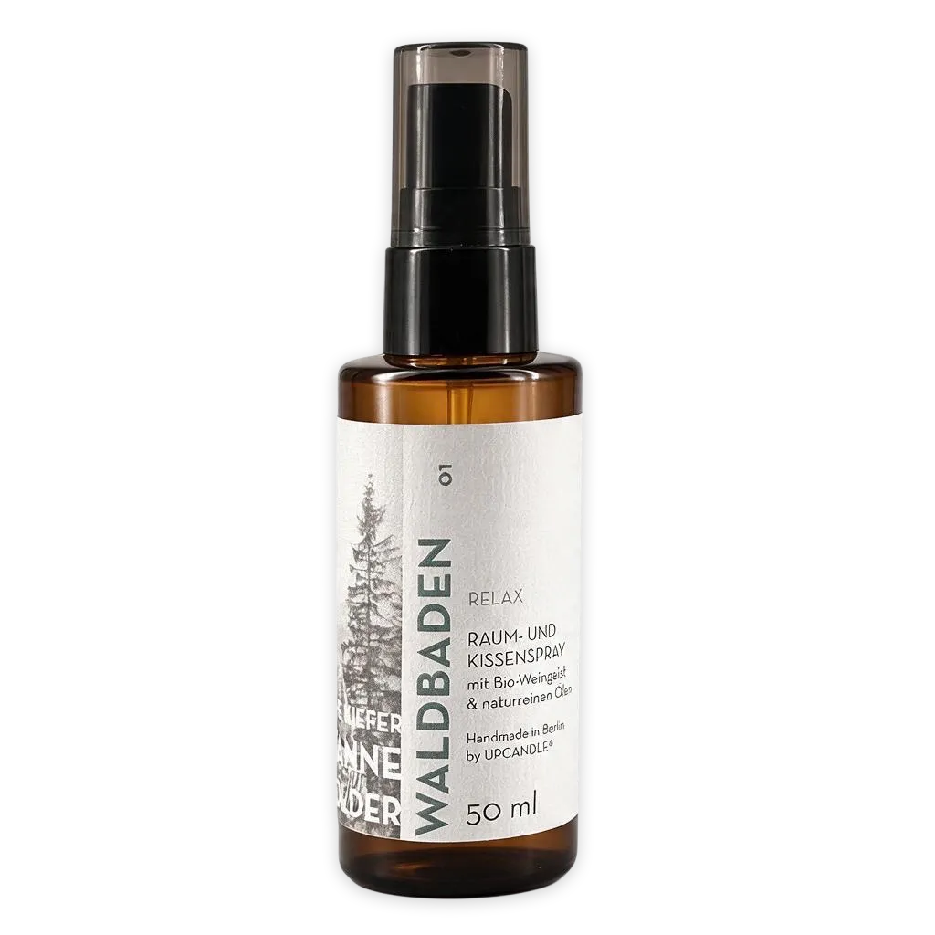 Upcandle natürliches Raum- und Kissenspray Waldbaden Relax in brauner Bernstein-Glasflasche Frontalansicht